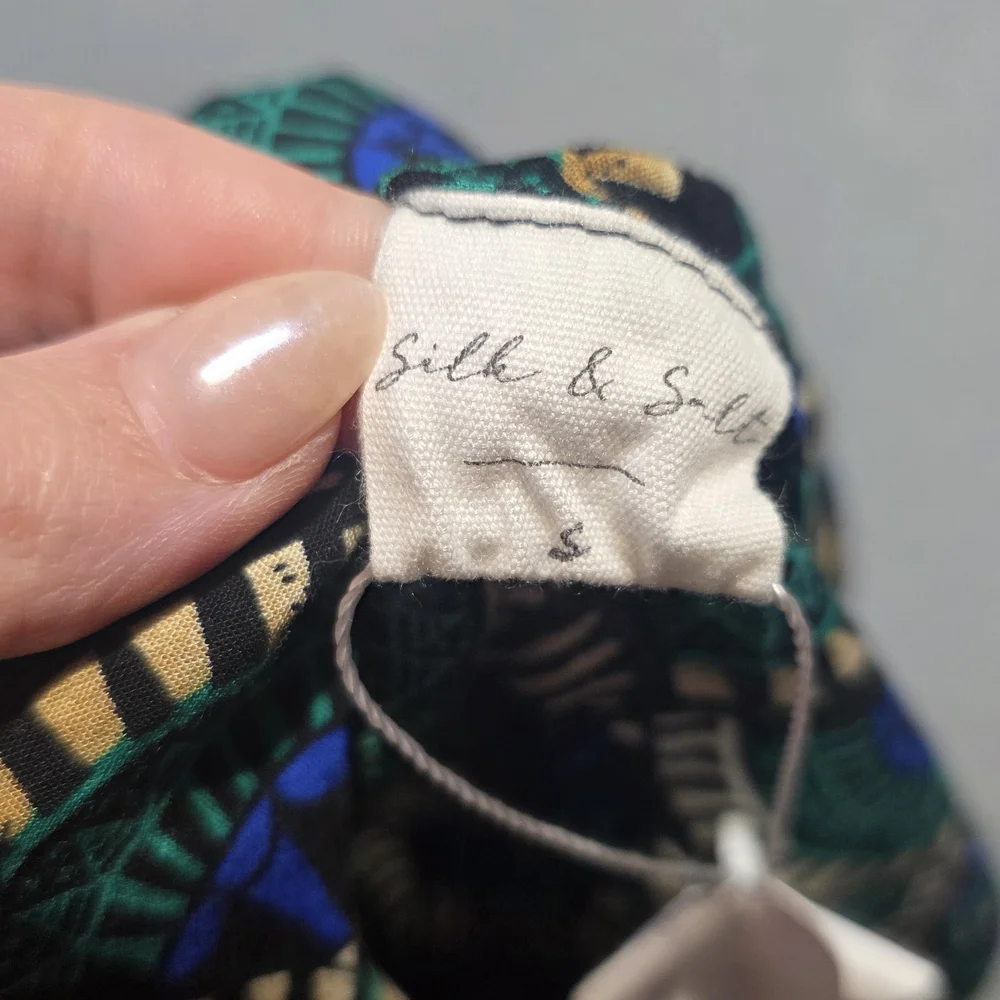 Silk & Salt NWT Elegant Blue and Green Patterned Wrap Dress Small PTP 19 - Picture 6 of 7